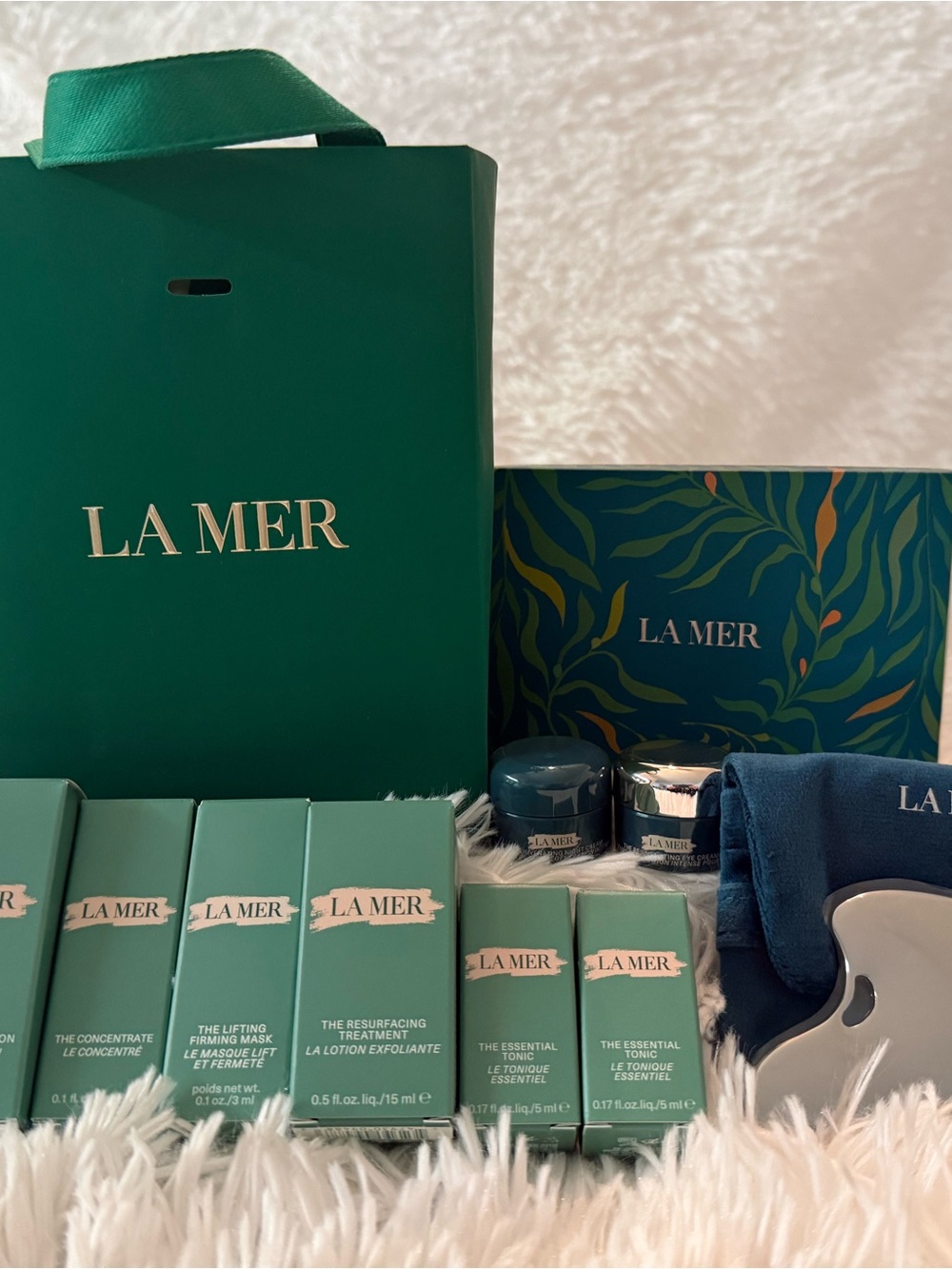 La Mer Travel Size Skincare and Skincare Moisture Tool/Gua sha Set (10 Piece ST)